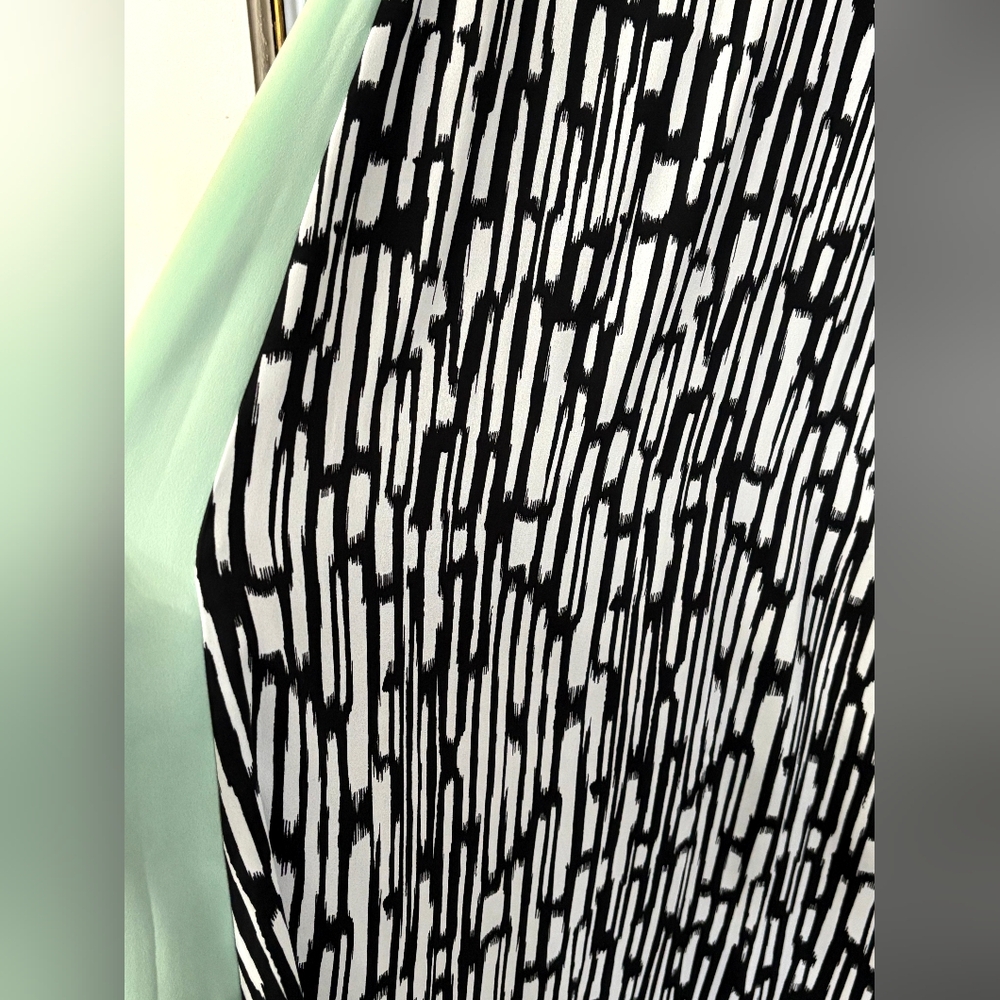 Stylish Black and White Patterned Dress with Mint Accents - Picture 2 of 8